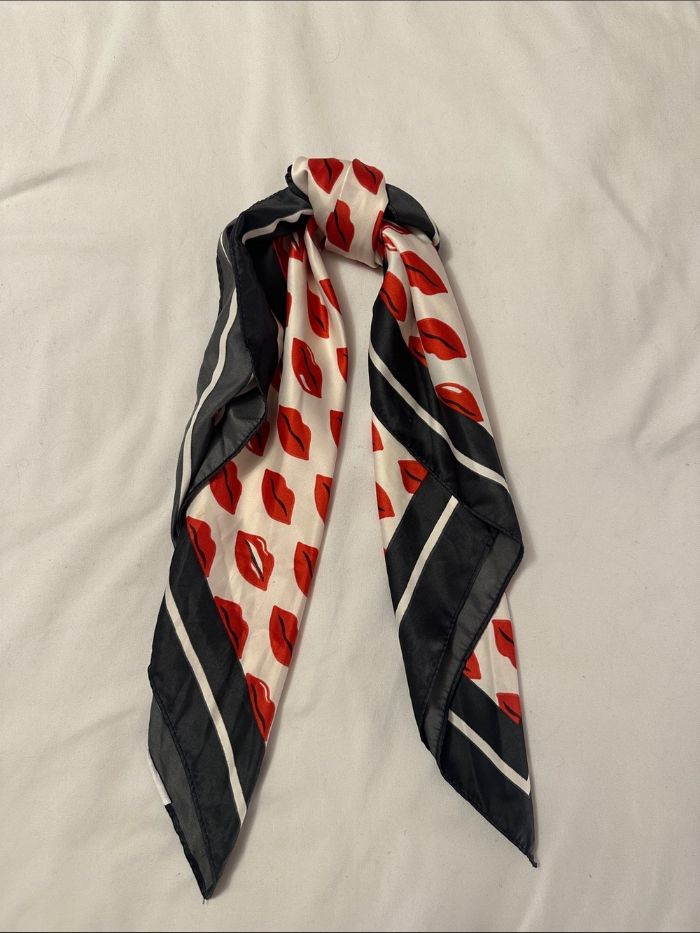 Vintage Silky Lip-Print Neck Scarf - Red & Black